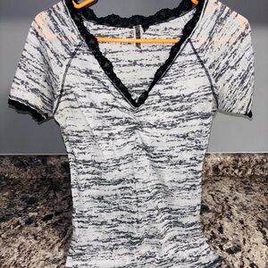 BKE Black and White Short Sleeve Top